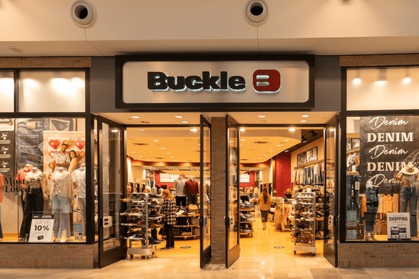 , Buckle, Inc.: Tiendas de ropa y accesorios